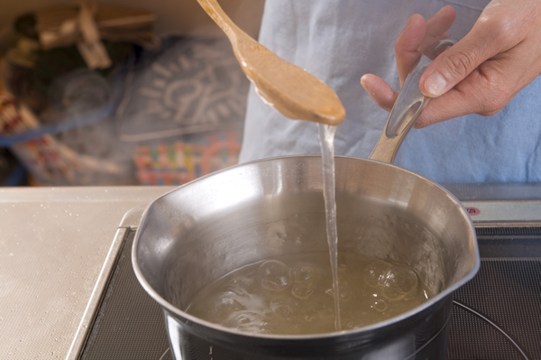 Ｃを小鍋で沸かして水溶き片栗粉でトロミを付け、2にかけてザク切りにした三つ葉を散らす。