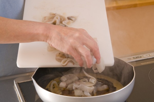 鍋にＡを沸かして１を入れる。
