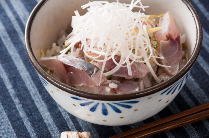 アジのさっぱりチラシ丼