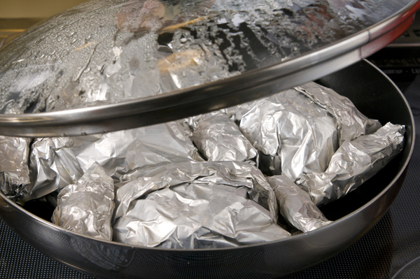 テフロン鍋に②を並べて、水大さじ1を入れ、蓋をして20分加熱する。