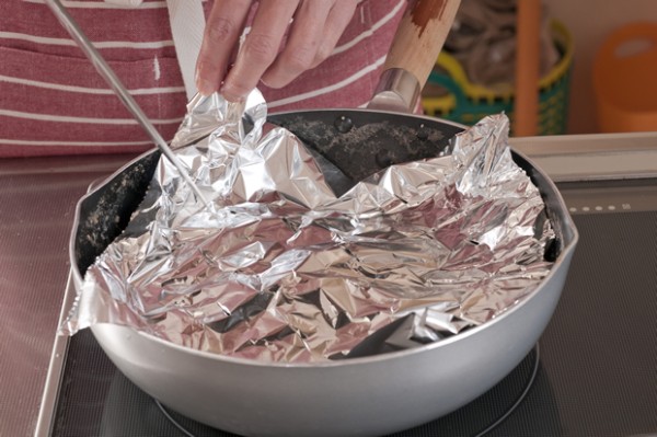 鍋にＡと千切りにしたショウガを煮立て、1をそっと並べ入れて落し蓋をし、弱火で10分程度煮る。